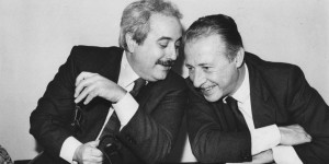 falcone-borsellino_imagefullwide-e1479794952247-900x450